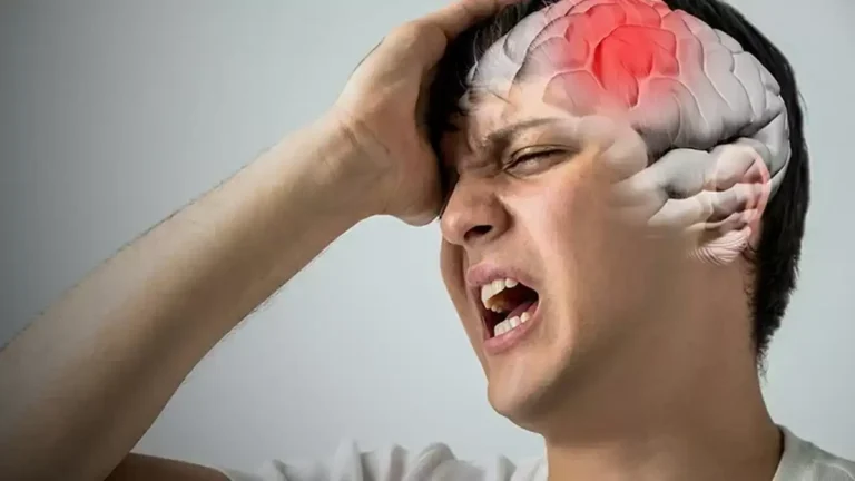 Brain Stroke के ये 5 लक्षण नजरअंदाज किए तो जा सकती है जान, डॉक्टर्स ने दी चेतावनी