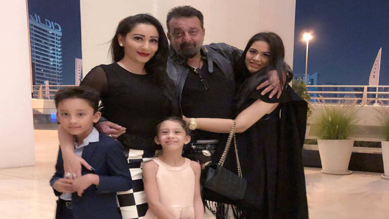 अमीषा पटेल का दिलचस्प खुलासा, संजय-मान्यता ने बच्चों के जन्म पर गिफ्ट की क़ुरान और…