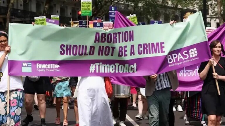 ब्रिटेन ने बदला 160 साल पुराना कानून! अबॉर्शन को लेकर आया ऐतिहासिक फैसला