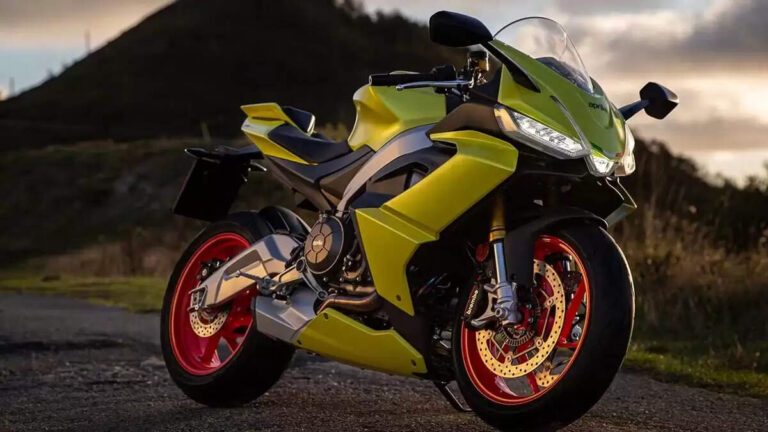 2025 की टॉप 4 किफायती स्पोर्ट्स बाइक!