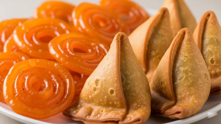 तंबाकू नहीं, अब समोसे-जलेबी पर भी दिखेगी “जानलेवा” चेतावनी!