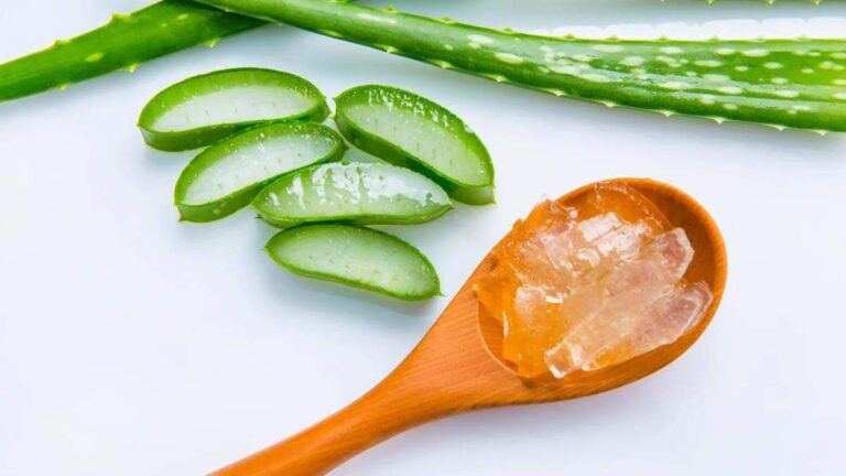 10 दिन में त्वचा को चमकदार बनाएगा ये आयुर्वेदिक पौधा, जानें कैसे!