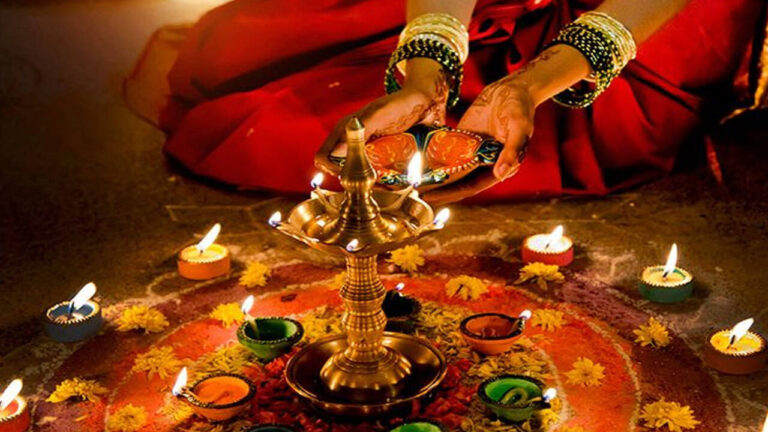 दीवाली मनायें पर मिलावटी मिठाइयों बिना