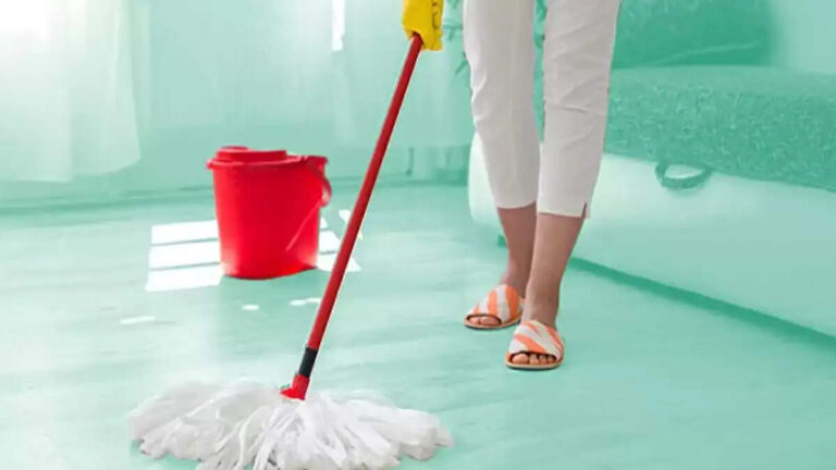 सूर्यास्त के बाद कर रहे हैं ये 5 काम? हो जाइए सावधान, हो सकती है ताबड़तोड़ पैसों की बर्बादी!